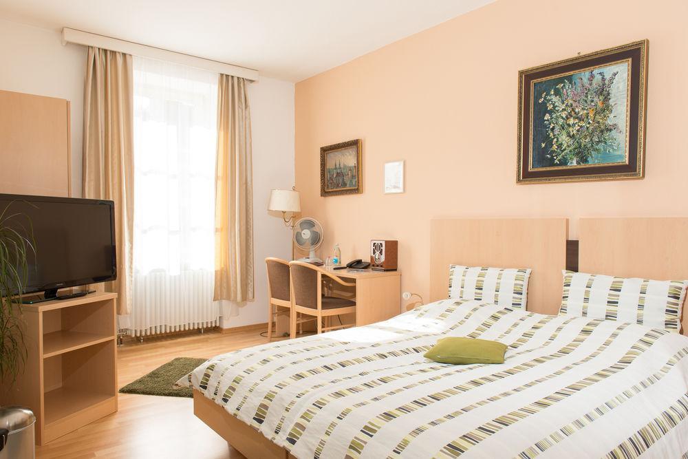 Am Friedrichsbad 3*